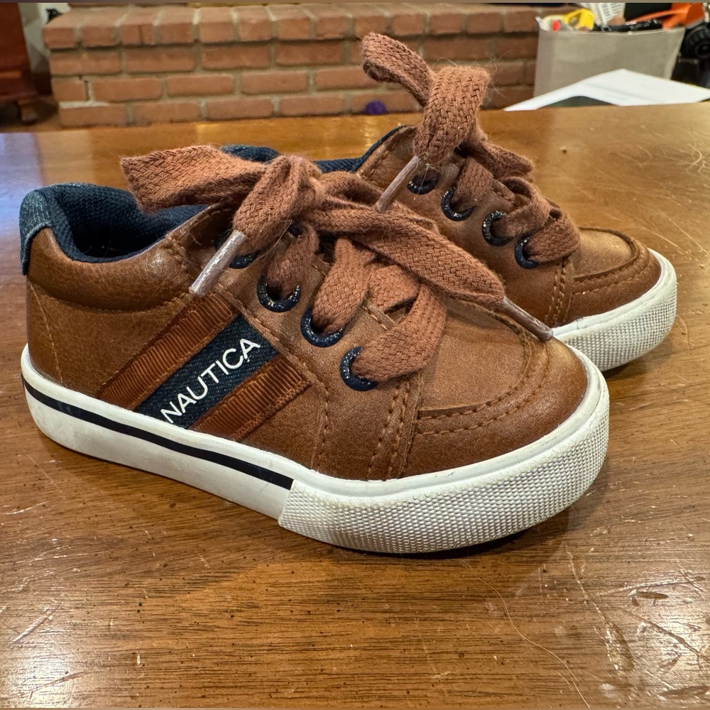 Nautica Toddler Boy Size 5 Faux Leather Sneakers